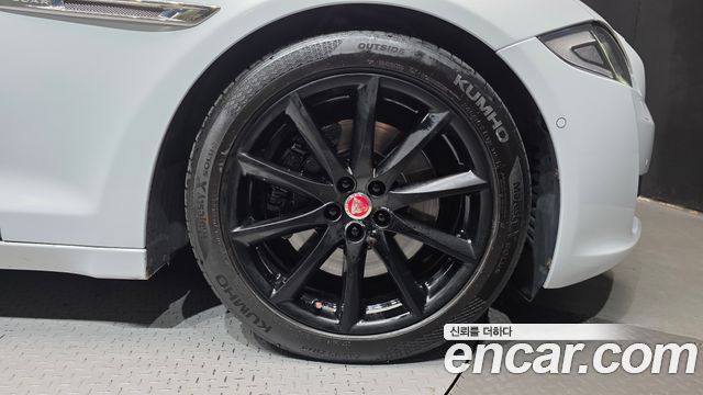 Jaguar XJ 2018 — photo 7