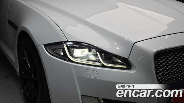 Jaguar XJ 2018 — photo 8
