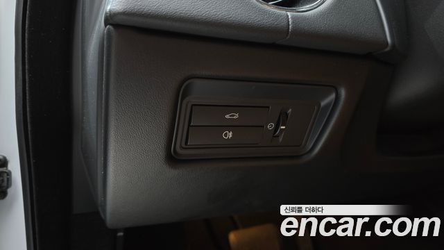 Jaguar XJ 2018 — photo 28