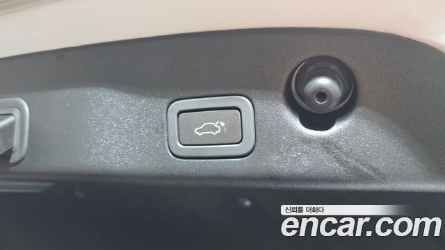 Jaguar XJ 2018 — photo 34