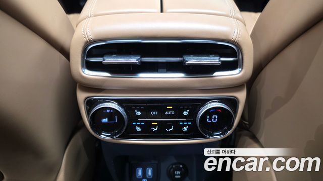 Genesis GV80 2020 — photo 25