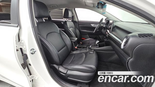 Kia K3 2022 — photo 16