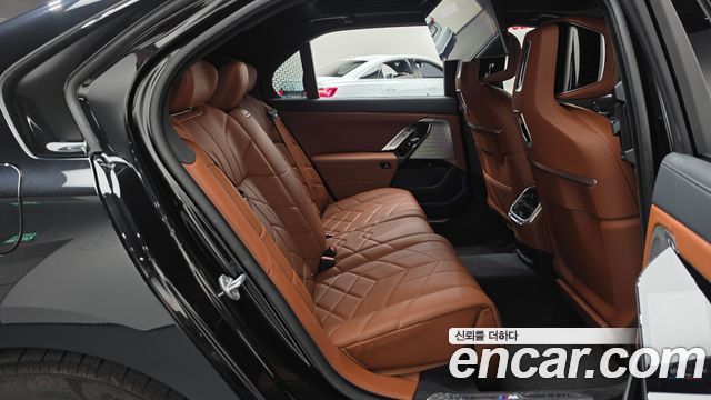 BMW 7-Series 2025 — photo 12