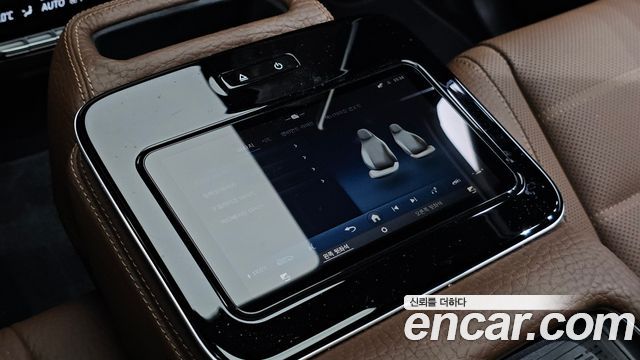 Mercedes-Benz GLS-Class 2024 — photo 28