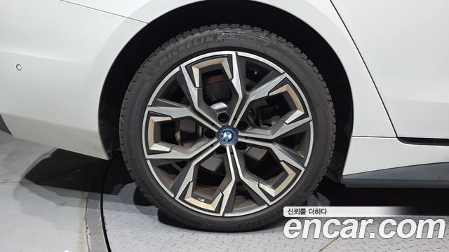BMW i4 2022 — photo 5