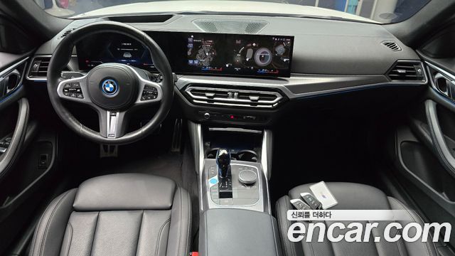BMW i4 2022 — photo 10