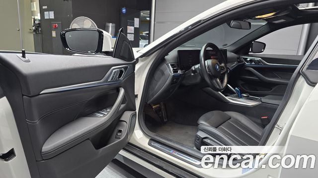BMW i4 2022 — photo 13