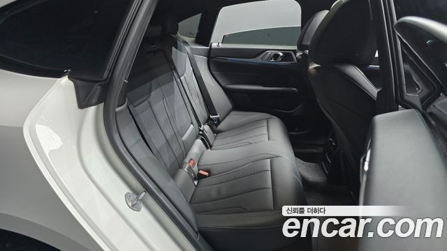 BMW i4 2022 — photo 17