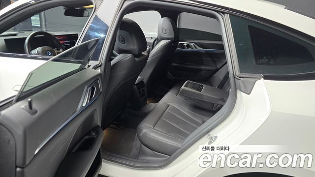 BMW i4 2022 — photo 18