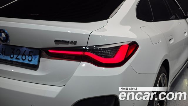 BMW i4 2022 — photo 9