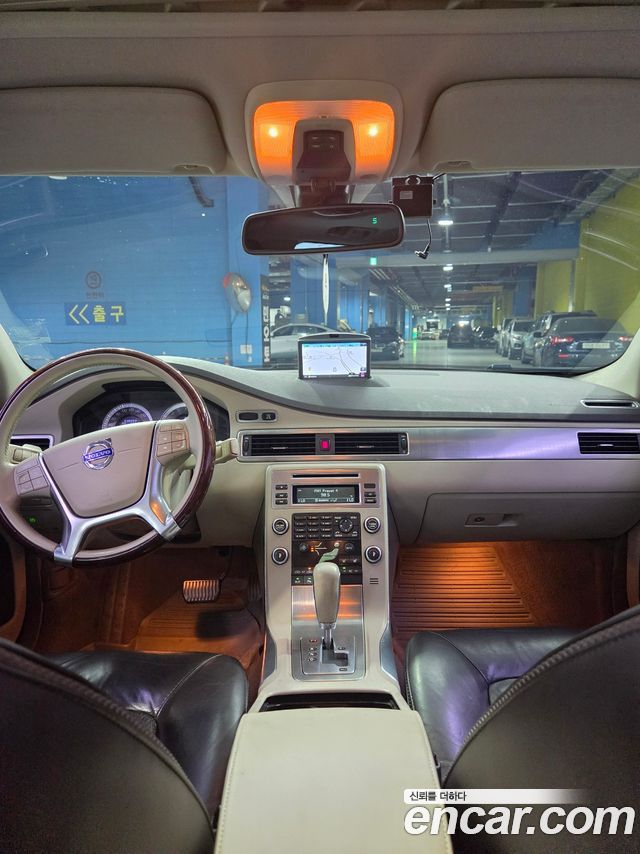 Volvo XC70 2011 — photo 6