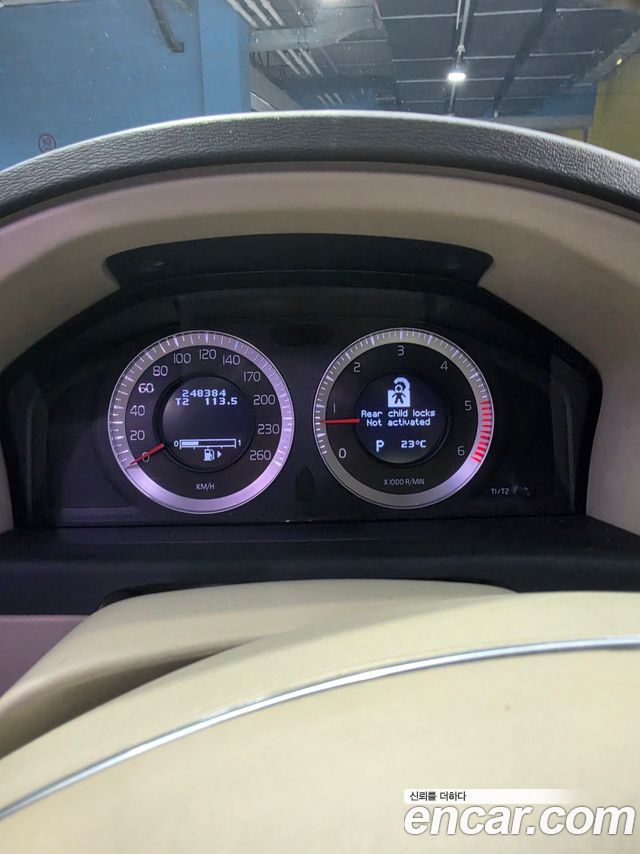 Volvo XC70 2011 — photo 8