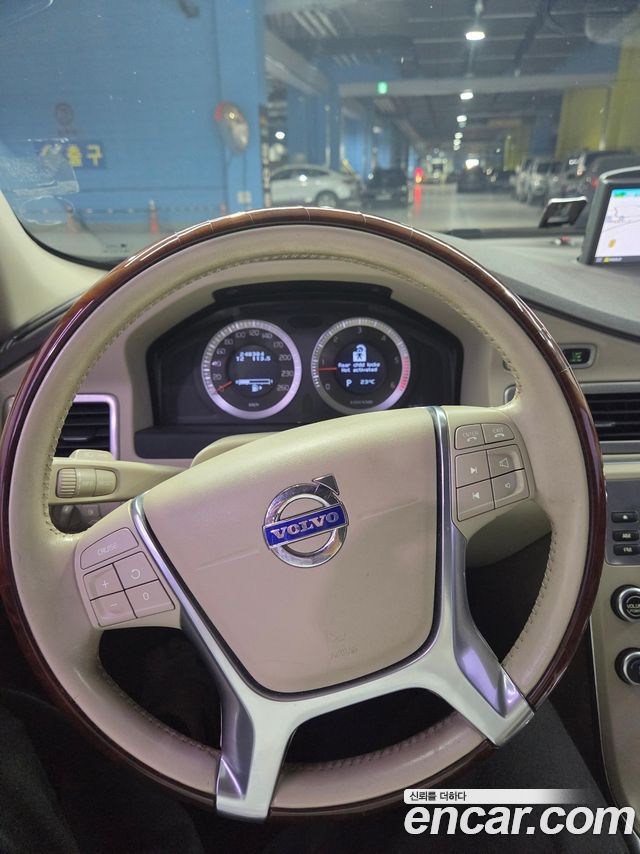 Volvo XC70 2011 — photo 9