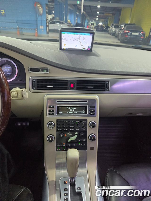 Volvo XC70 2011 — photo 11