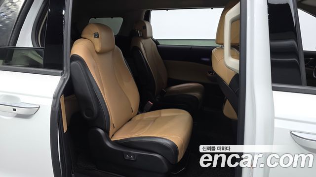 Kia Canival 2022 — photo 11