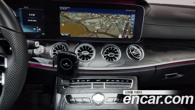 Mercedes-Benz E-Class 2017 — photo 14