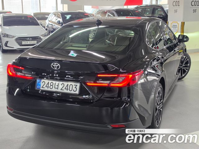Toyota Camry 2026 — photo 2
