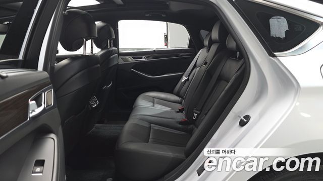 Genesis G80 2019 — photo 18