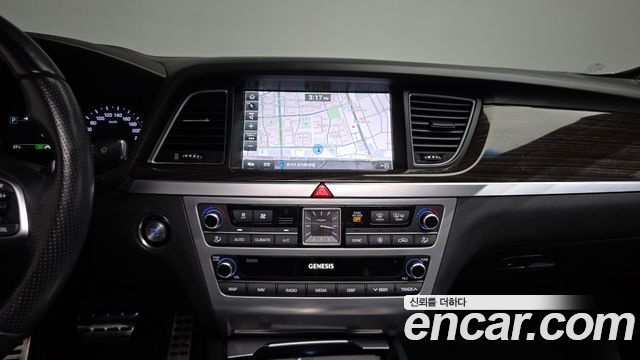 Genesis G80 2019 — photo 20