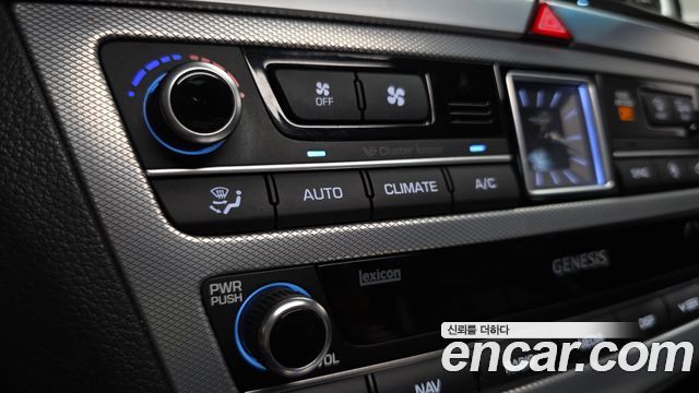 Genesis G80 2019 — photo 38