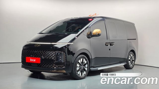Hyundai Staria 2025 — photo 1