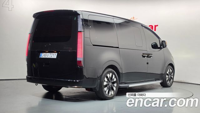 Hyundai Staria 2025 — photo 2