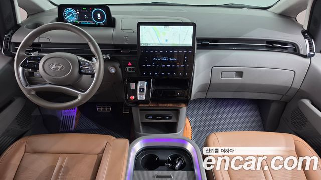 Hyundai Staria 2025 — photo 10