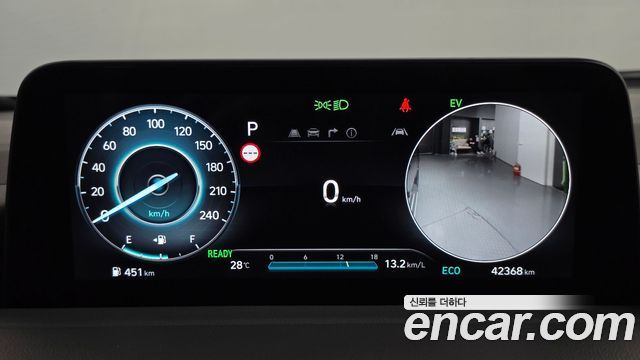 Hyundai Staria 2025 — photo 11