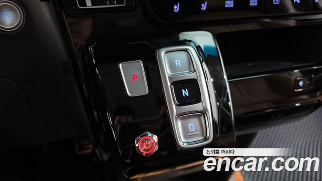 Hyundai Staria 2025 — photo 12