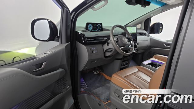 Hyundai Staria 2025 — photo 13
