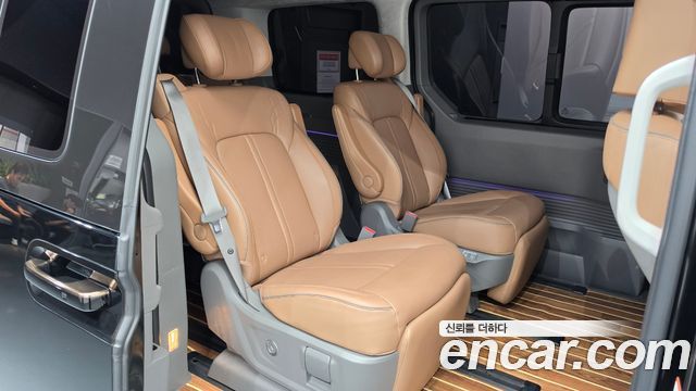 Hyundai Staria 2025 — photo 17