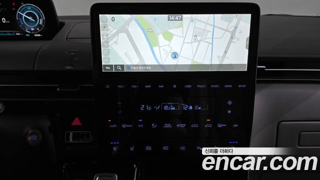 Hyundai Staria 2025 — photo 18