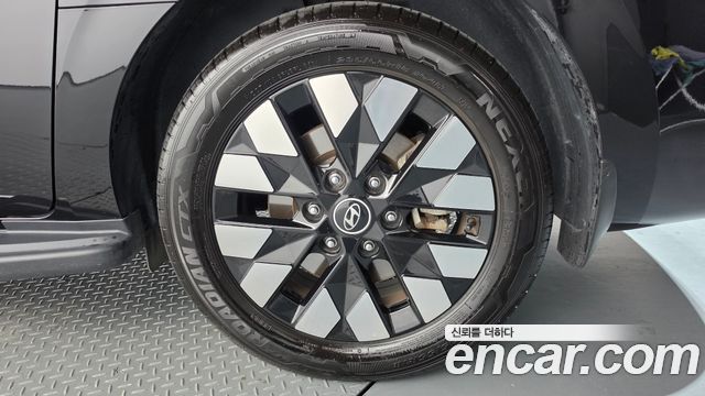 Hyundai Staria 2025 — photo 7