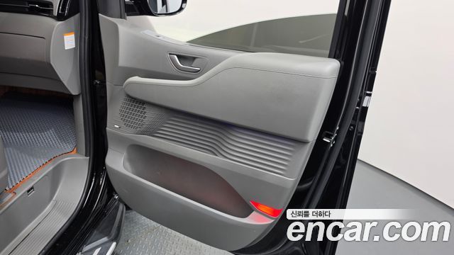 Hyundai Staria 2025 — photo 14