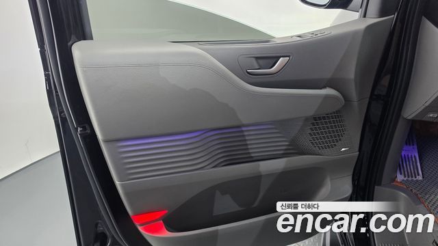Hyundai Staria 2025 — photo 15