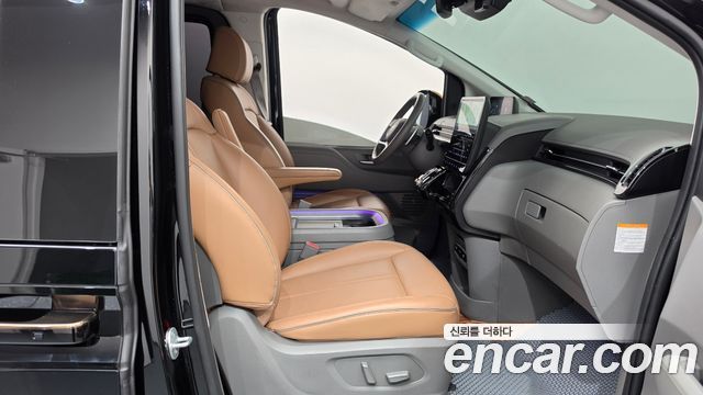 Hyundai Staria 2025 — photo 16
