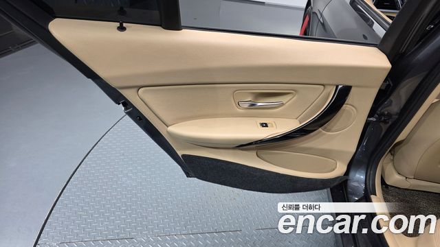 BMW 3-Series 2016 — photo 15