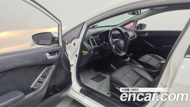 Kia K3 2015 — photo 10