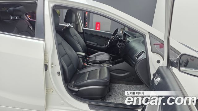 Kia K3 2015 — photo 11