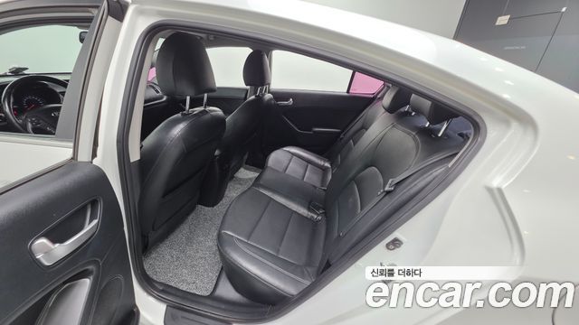 Kia K3 2015 — photo 12