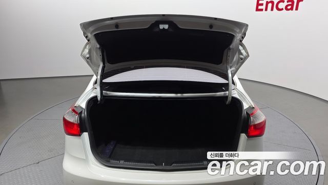 Kia K3 2015 — photo 20