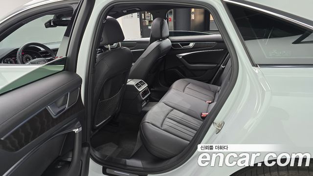 Audi A6 2022 — photo 17