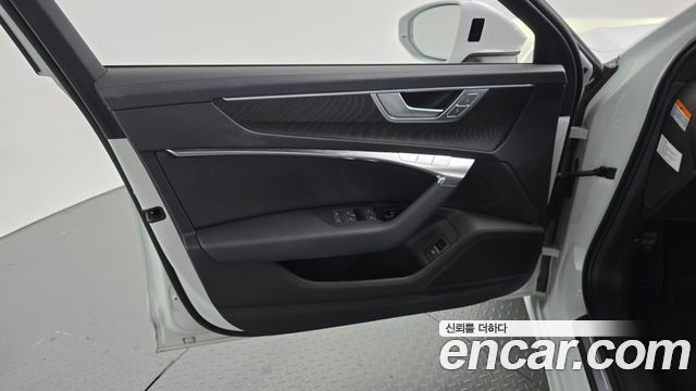 Audi A6 2022 — photo 14
