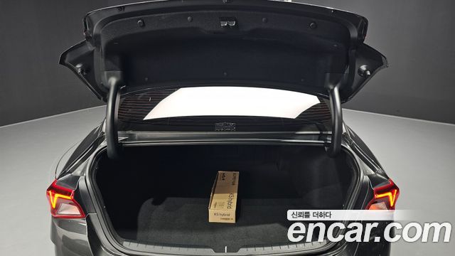 Kia K5 2023 — photo 35