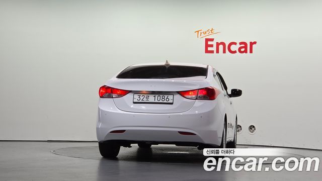 Hyundai AVANTE 2013 — photo 4