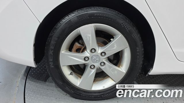 Hyundai AVANTE 2013 — photo 5