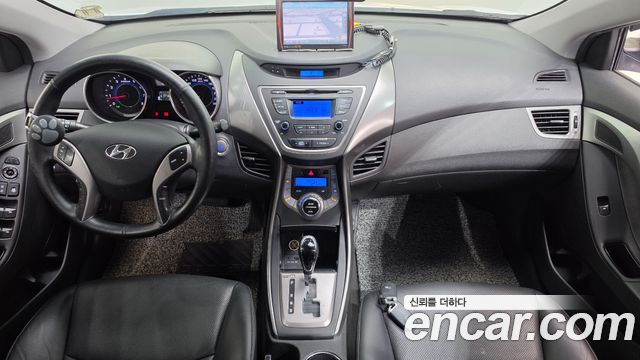 Hyundai AVANTE 2013 — photo 10