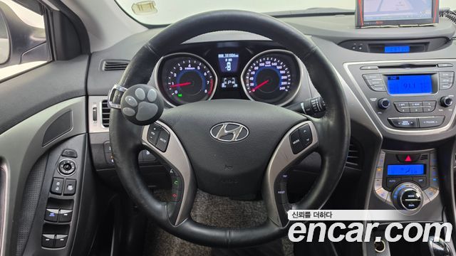 Hyundai AVANTE 2013 — photo 19