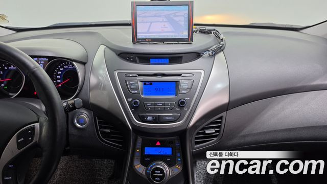 Hyundai AVANTE 2013 — photo 22