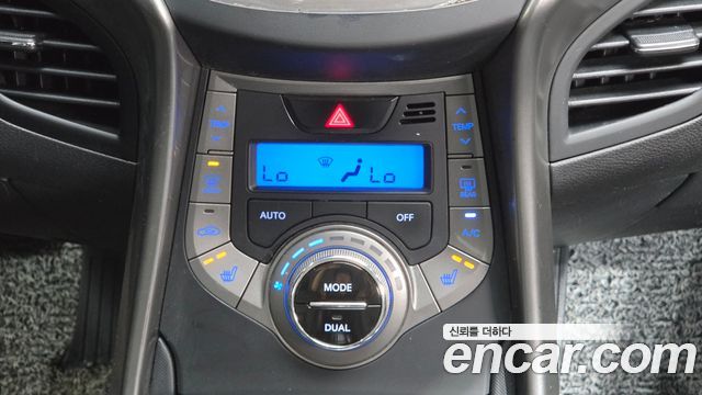 Hyundai AVANTE 2013 — photo 26